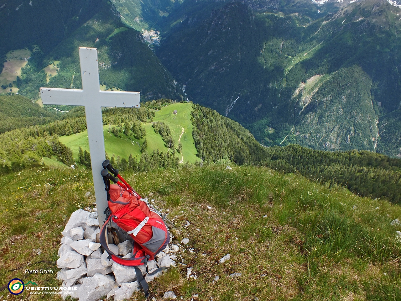 58 sulla sottostante Baita Croce Monte Colle....JPG